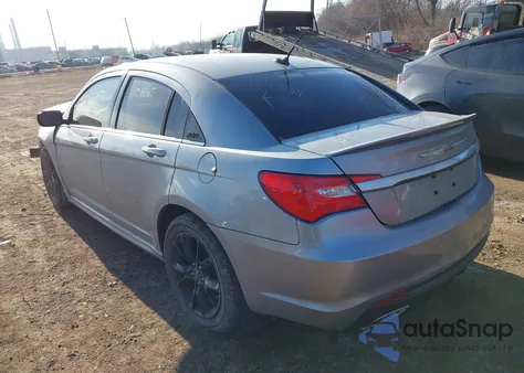 2014 Chrysler 200 Limited z USA, uszkodzony, nr VIN 1C3CCBCG9EN164354